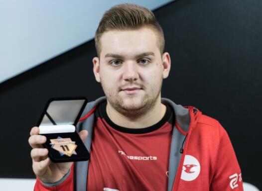 在重建期迈 在重建期迈