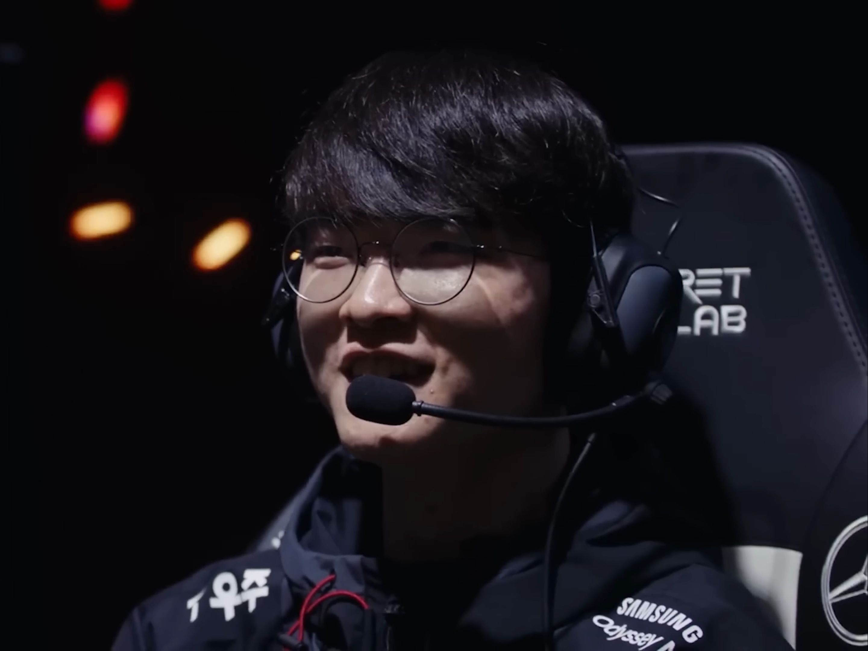 同时辅以 同时辅以